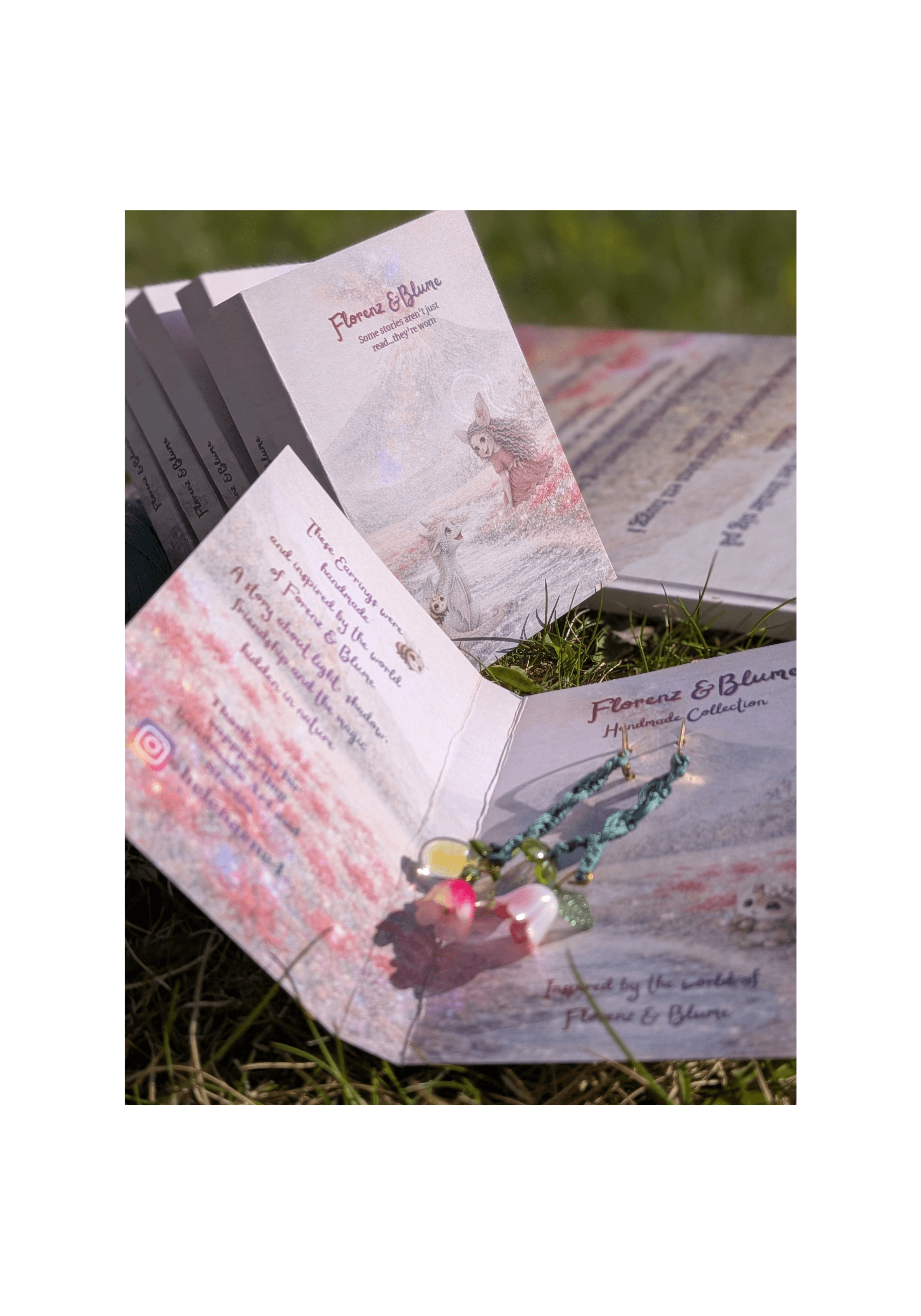 Florenz & Blume story cards in the grass